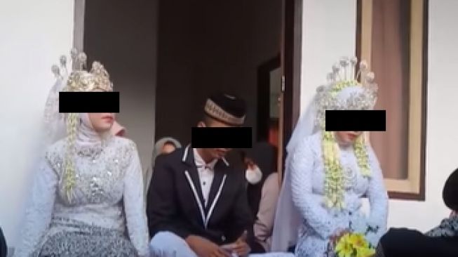 Momen laki-laki menikahi dua perempuan viral di media sosial. (Facebook/Doyok Potret)