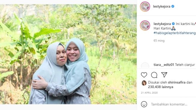 Potret kompak Lesti Kejora dan Ibunda. [Instagram]