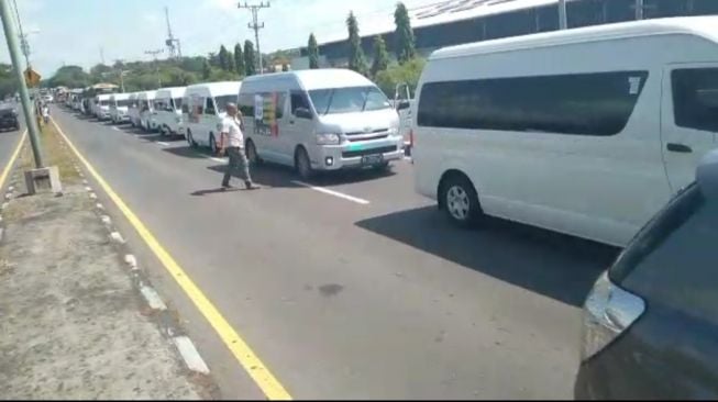 Protes Perpanjangan PPKM, Angkutan Wisata dan Rental Jogja Pawai Keliling Ringroad