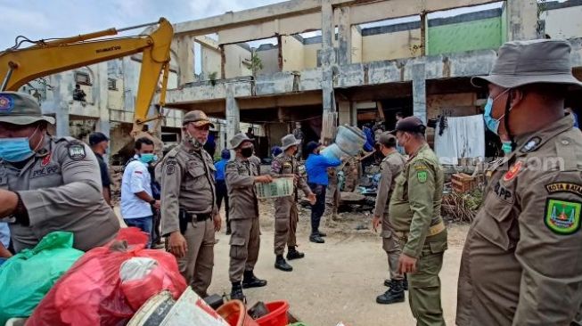 Pedagang Pasar Pasar Induk Jodoh Meninggal Dunia Saat Pembongkaran, Warga Salahkan Petugas