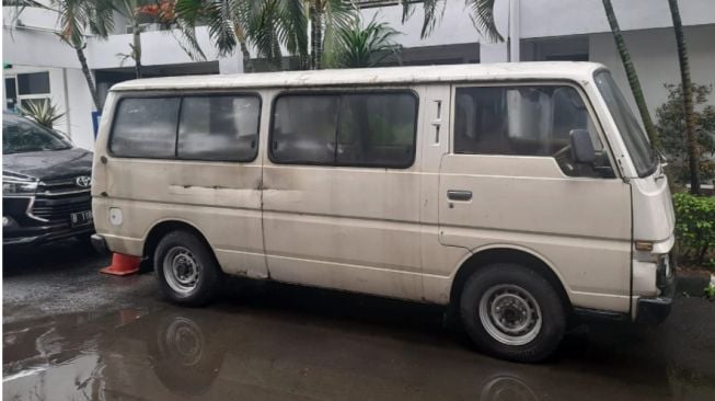 Mobil Nissan yang cukup langka bernama Nissan Urvan (lelang.go.id)