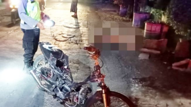 Tabrak Pot Bunga, Pelajar Blitar Tanpa Helm Jatuh Tengkurap dari Motor Langsung Tewas