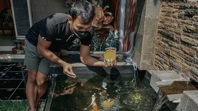 Pelihara Ikan Koi, Cara Ega Rizky Hindari Stres di Masa PPKM