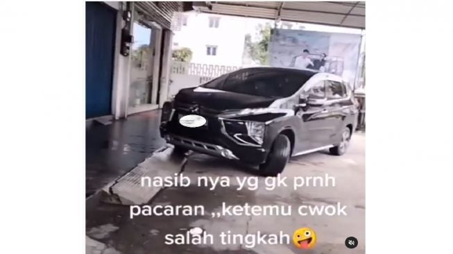 Ejek Teman yang Dijemput Pacar Pakai Mobil, Wanita Ini Bikin Publik Bertanya-tanya