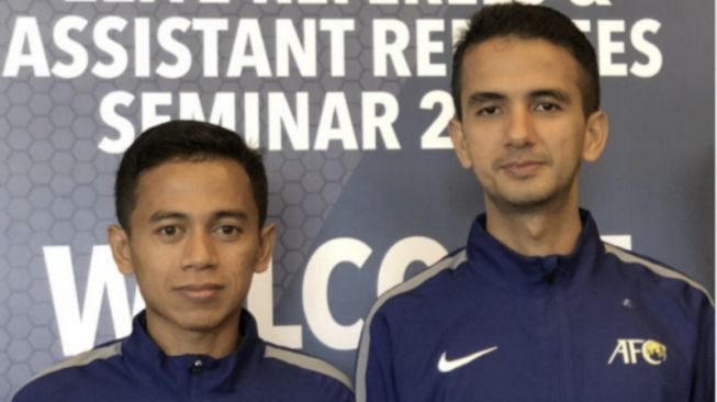 Dua wasit asal Indonesia, Thoriq Alkatiri (kanan) dan Nurhadi Sulchan dipercaya AFC untuk menjadi pengadil dalam laga 'play-off' dan penyisihan Grup D Piala AFC 2021 di Maladewa pada 15-24 Agustus 2021. (ANTARA/HO/PSSI)