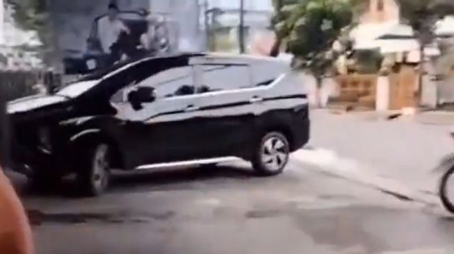 Jemput pacar pakai Mitsubishi Xpander disangka pakai Pajero Sport (Instagram)