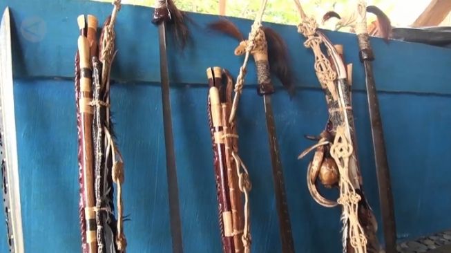 5 Senjata Tradisional Kalimantan Barat dan Asal Usulnya