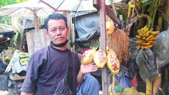 Wih! Kelapa Bergambar Wayang Arjuna Diburu Ibu Hamil di Kota Semarang, Buat Apa?