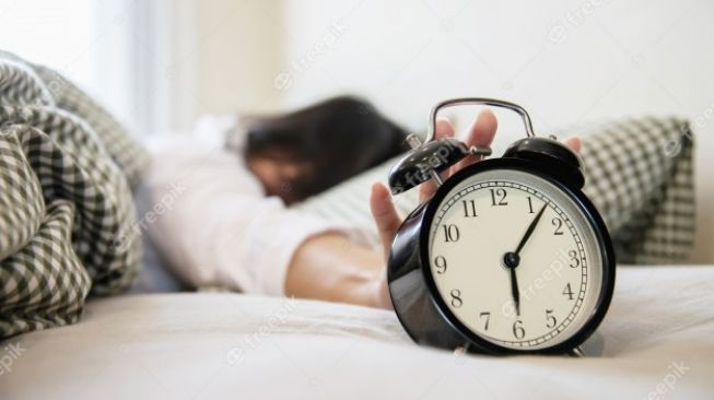 Masih Kebiasaan Matikan Alarm dan Tidur Lagi? Hati-Hati, Ini 5 Dampak Buruknya!