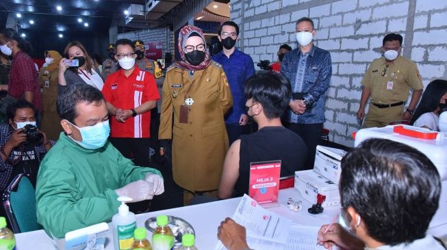 Pemkot Bandung Klaim Warga Divaksinasi Dosis Pertama Tembus 100 Persen