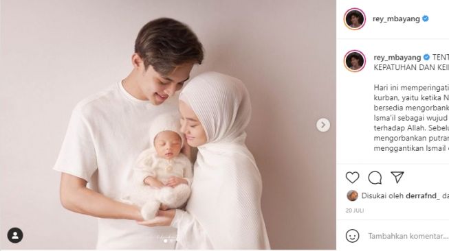 Pemotretan Dinda Hauw dengan buah hati [Instagram]