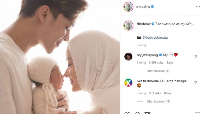 Pemotretan Dinda Hauw dengan buah hati [Instagram]