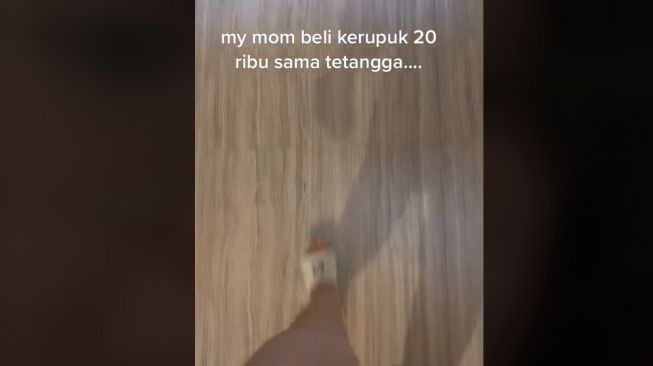 Beli Kerupuk Rp 20 Ribu, Wanita Syok Lihat Jumlah Kantong yang Diantar ke Rumah