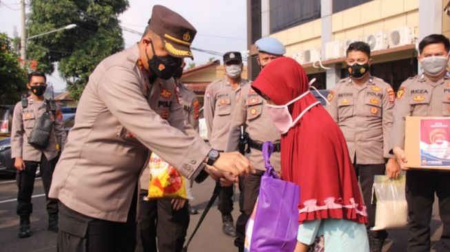 Polresta Bandar Lampung Salurkan Bantuan Sembako untuk 3 Ribu Warga Terdampak PPKM