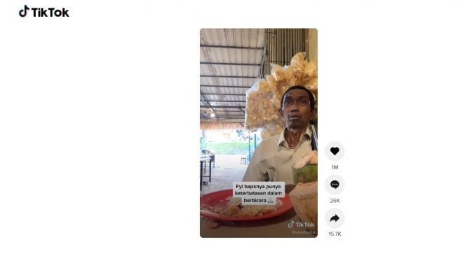 Lelaki tua kelaparan bikin mewek. [TikTok]