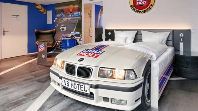 Konsep hotel dengan kasur yang dibikin mirip dengan bentuk mobil (The Drive)