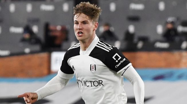 Joachim Andersen merayakan gol pertamanya dalam pertandingan antara Fulham vs Leeds United pada ajang Liga Premier musim 2020/2021 di Stadion Craven Cottage, London Barat, Inggris, 19 Maret 2021. (ANTARA/Pool via REUTERS/ANDY RAIN)