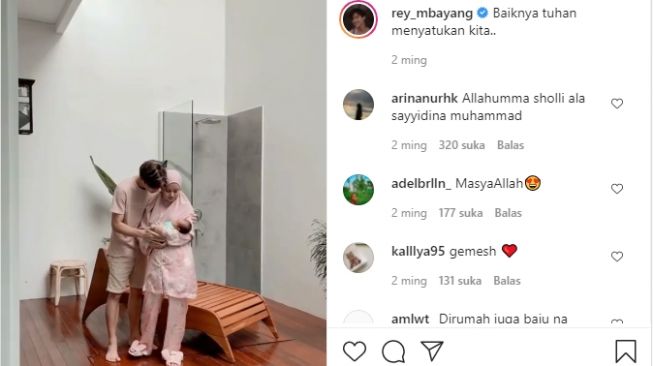 Pemotretan Dinda Hauw dengan buah hati [Instagram]