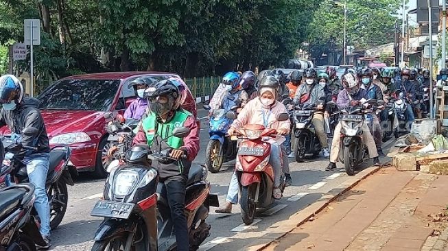 PPKM Diperpanjang Terus Tiap Seminggu Sekali, Warga Jakarta: Jujur Kami Bosan!