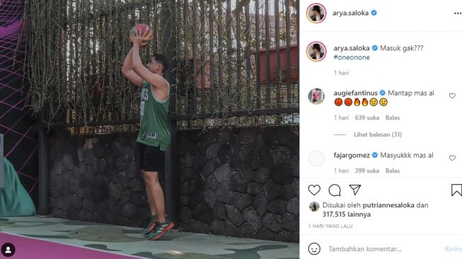 Potret Arya Saloka Tanding Basket. [Instagram]