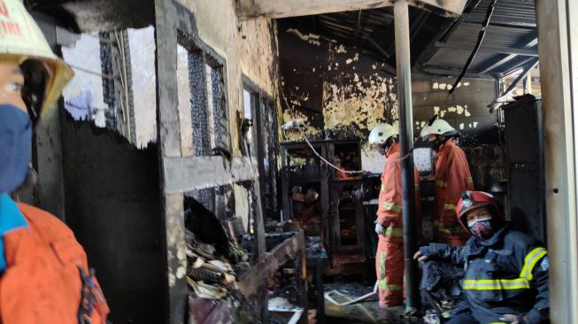 Rumah Terbakar, Bocah 6 Tahun Terkunci Dalam di Kamar Tewas Terpanggang di Surabaya