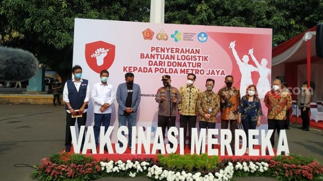 Polda Metro Dapat Bantuan Rp2,5 Miliar hingga Ambulans untuk Program Vaksinasi Merdeka