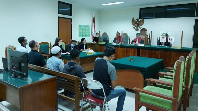 Proses sidang tuntutan terdakwa pengedar sabu jaringan internasional, Kamis (30/7/2021). [Suara.com/Adi Mulyadi]