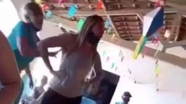 Istri Emosi Lihat Suami Selingkuh saat Vaksinasi, Kursi Melayang Jadi Sorotan