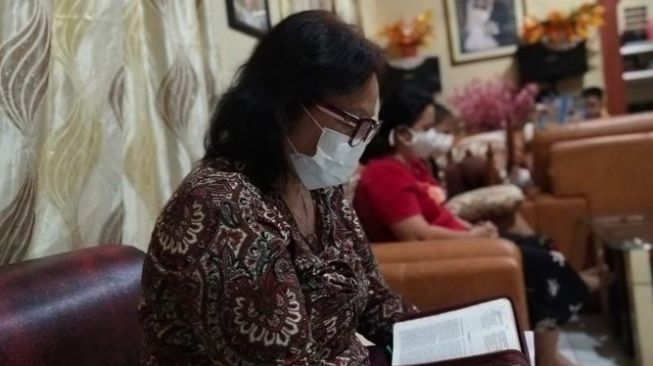 Saat Jemaat Gereja di Manado Kembali Beribadah dari Rumah