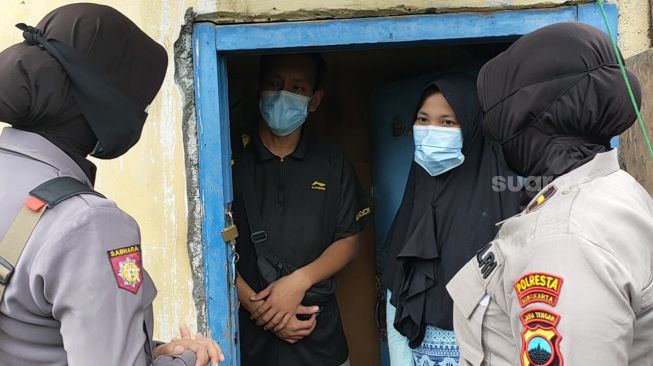 viral warga barter sepatu dengan susu