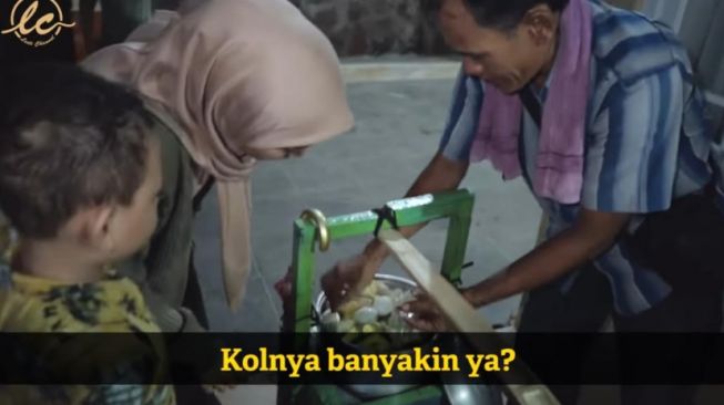 Lesti Kejora borong jajanan SD [Youtube]