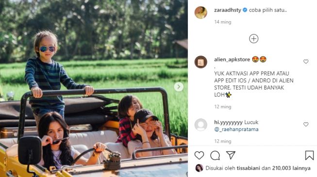 Adu gaya liburan Rachel Vennya dan Adhisty Zara. [Instagram]