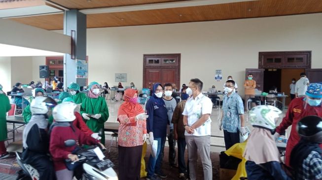 UGM Gelar Vaksinasi Drive Thru Selama Dua Hari untuk 2000 Mahasiswa dan Pegawai