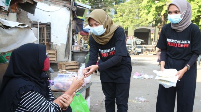 Ganjar Pranowo Apresiasi Mahasiswa yang Bergerak Bantu Penanganan Covid-19