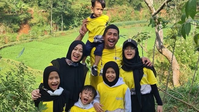 Anak Irfan Hakim Jatuh dari Kuda, Begini Keadaannya