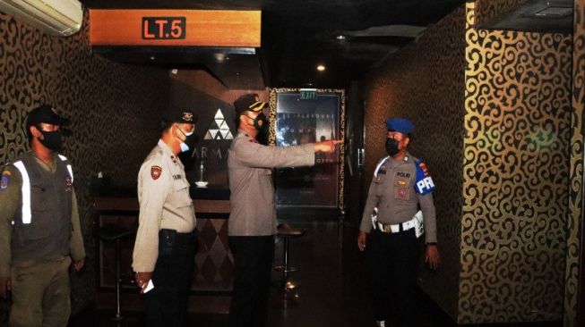 PPKM Level IV, Petugas Gabungan Razia Tempat Hiburan Malam di Banjarmasin