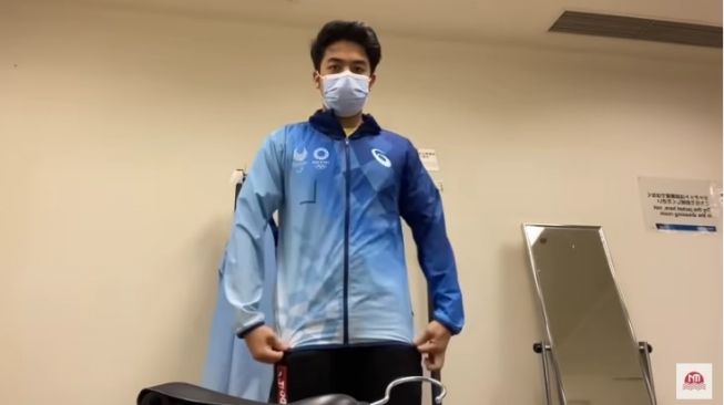 Jerome Polin Sijabat saat fitting kostum relawan Olimpiade Tokyo 2020 [YouTube: Nihongo Mantappu].