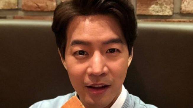 9 Gaya Lee Sang Yoon di Luar Drama, Kasual dan Stylish Banget