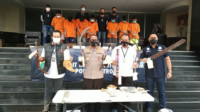 Subdit Resmob Direktorat Reserse Kriminal Umum (Ditreskrimum) Polda Metro Jaya menangkap sembilan anggota geng motor Enjoy Mabes. (Suara.com/M. Yasir)