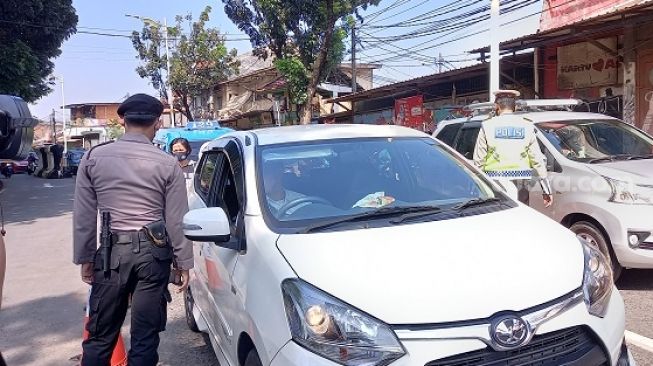 Begini Arus Lalin di Pos Penyekatan Lenteng Agung di Hari Terakhir PPKM Level 4