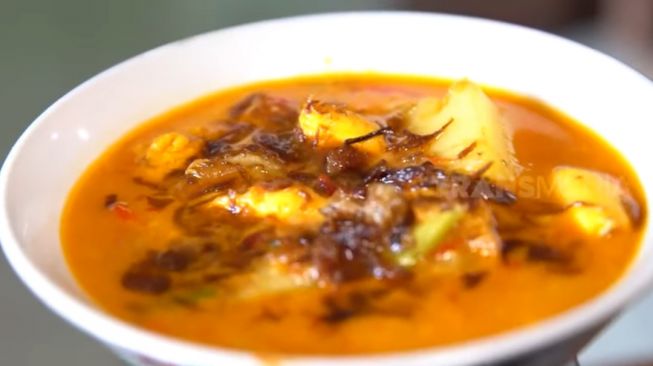 Makanan khas Banten Sayur Besan. [Youtube]