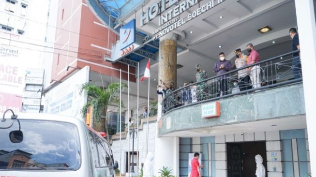 Wali Kota Medan Bobby Nasution Mengecek Kesiapan di Eks Gedung Hotel Soechi untuk Isolasi Terpadu. [Ist]