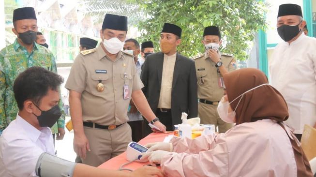 Wagub DKI Sebut 40 Persen Warga yang Vaksinasi di Jakarta KTP Non-DKI