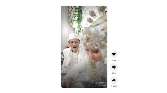 Usai nikah langsung ujian online. [TikTok]