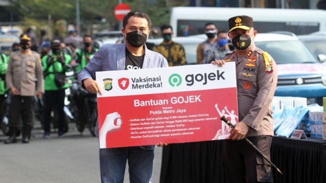 Polda Metro Jaya dan Gojek dukung bersama Vaksinasi Merdeka [Gojek via ANTARA].