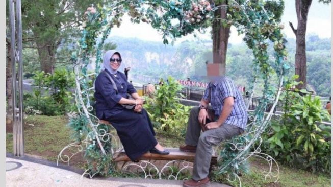 Kembali Viral Foto Wali Kota Rahma Bareng Pria di Taman, Agung: Saya Diperas!