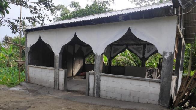 Musala yang dibangun oleh sopir pribadi Ivan Gunawan, Dikdik Hendrayana. [Instagram]