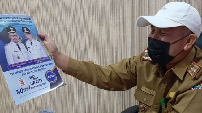 Diresahkan Oknum Calo, Kadisdukcapil Tegaskan Pelayanan Kami Gratis