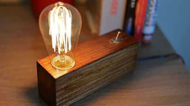 Lampu Hias Kayu. (Foto: Amazon)