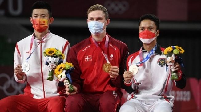 Rebut Medali Emas, Viktor Axelsen Berikan Ucapan pada Chen Long dan Anthony Ginting